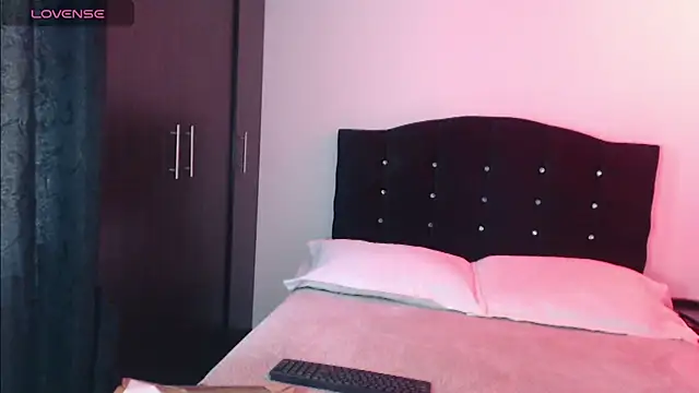 Ana  arms online show from 04/24/26, 06:43