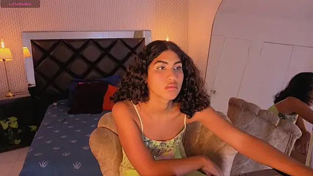 Snapshot of soffiene chatting on 02/21/26, 10:22 soffiene online show from 02/21/26, 10:22