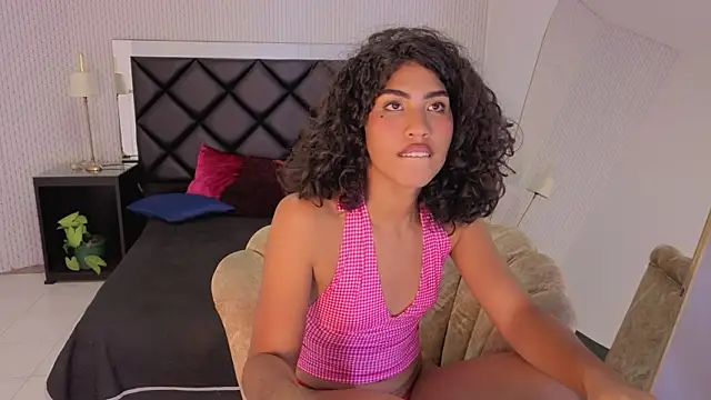 Snapshot of soffiene chatting on 02/27/26, 04:01 soffiene online show from 02/27/26, 04:01