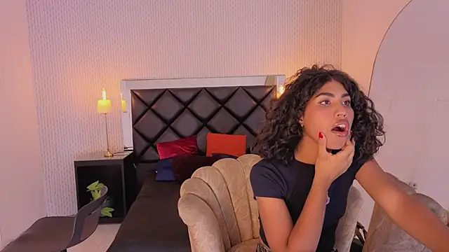 Snapshot of soffiene chatting on 02/28/26, 04:13 soffiene online show from 02/28/26, 04:13