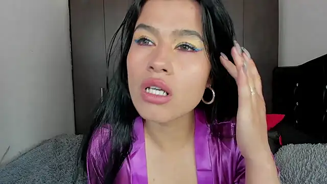 LatinaQueen23 online show from 06/23/26, 02:37