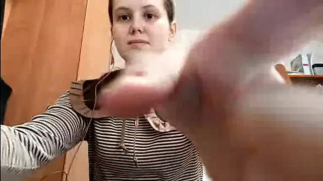 Snapshot of DaiseyOpdyke chatting on 02/22/26, 08:02 DaiseyOpdyke online show from 02/22/26, 08:02