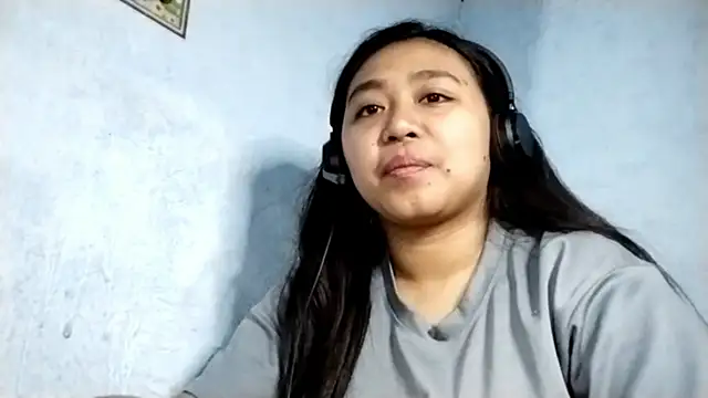 Snapshot of EmmalineBroner chatting on 02/23/26, 10:01 EmmalineBroner online show from 02/23/26, 10:01