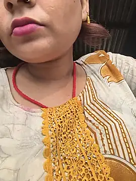 Snapshot of Aanushaka chatting on 06/29/26, 10:15 Aanushaka online show from 06/29/26, 10:15