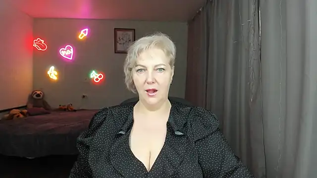 Snapshot of Mary-Leee chatting on 06/07/26, 07:45 Mary-Leee online show from 06/07/26, 07:45