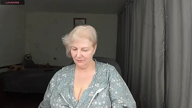Snapshot of Mary-Leee chatting on 06/12/26, 04:50 Mary-Leee online show from 06/12/26, 04:50