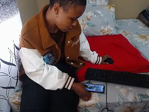 Snapshot of Serafyynx chatting on 03/03/26, 01:06 Serafyynx online show from 03/03/26, 01:06