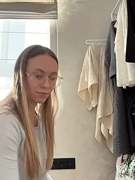 Snapshot of Vikkie_seXyGiiiirl_XoXo chatting on 03/04/26, 12:22 Vikkie seXyGiiiirl XoXo online show from 03/04/26, 12:22