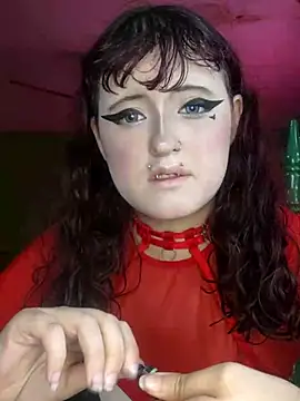 Snapshot of Kikimilkyy chatting on 02/21/26, 08:32 Kikimilkyy online show from 02/21/26, 08:32