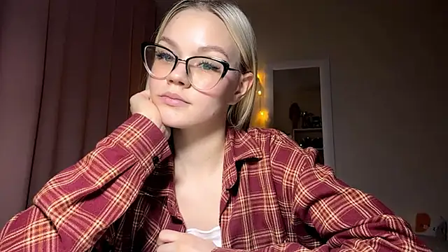Snapshot of MiaCashe chatting on 03/11/26, 03:07 MiaCashe online show from 03/11/26, 03:07