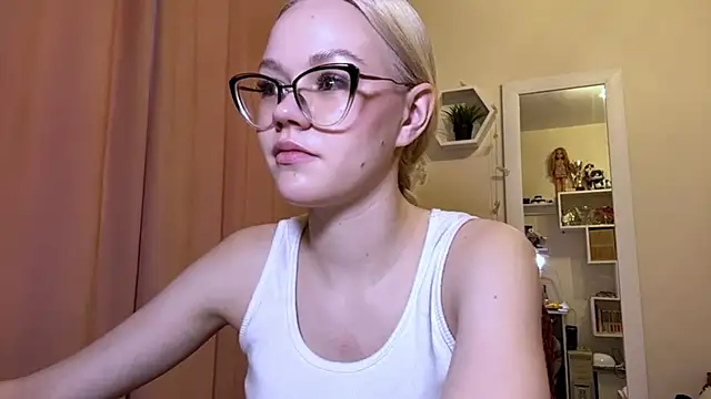 Snapshot of MiaCashe chatting on 03/21/26, 01:58 MiaCashe online show from 03/21/26, 01:58
