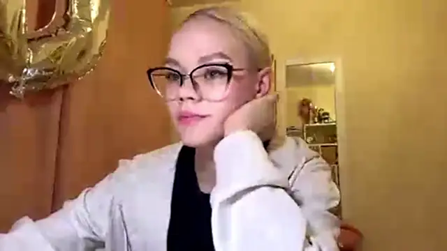 Snapshot of MiaCashe chatting on 04/09/26, 02:55 MiaCashe online show from 04/09/26, 02:55