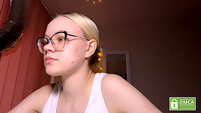 Snapshot of MiaCashe chatting on 05/10/26, 03:28 MiaCashe online show from 05/10/26, 03:28