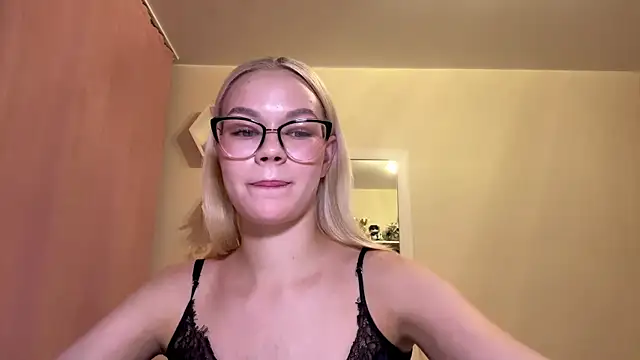 Snapshot of MiaCashe chatting on 07/07/26, 05:06 MiaCashe online show from 07/07/26, 05:06
