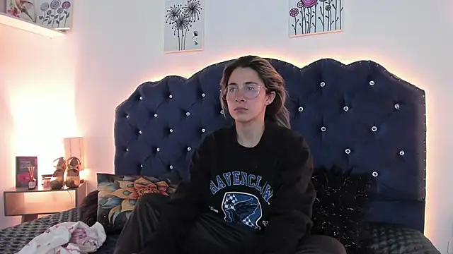 Snapshot of SaraRoadess chatting on 02/27/26, 09:37 SaraRoadess online show from 02/27/26, 09:37