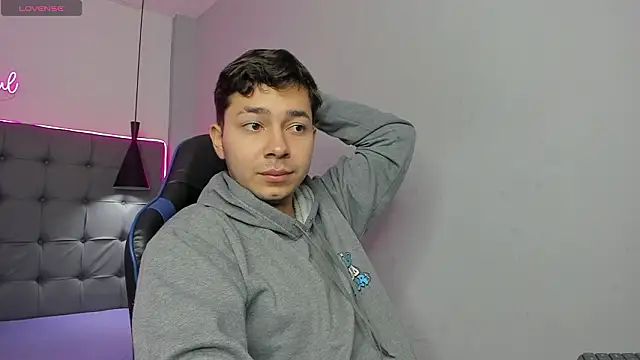 Snapshot of Julian_Smith21 chatting on 02/27/26, 12:27 Julian Smith21 online show from 02/27/26, 12:27