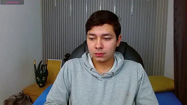 Julian Smith21 online show from 04/19/26, 04:12