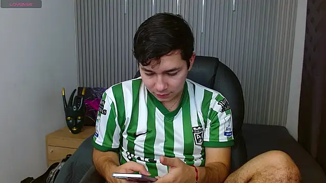 Julian Smith21 online show from 04/22/26, 04:37