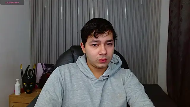 Julian Smith21 online show from 04/24/26, 03:09