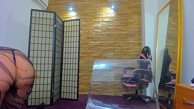 Snapshot of MiaNoirr chatting on 02/27/26, 08:31 MiaNoirr online show from 02/27/26, 08:31