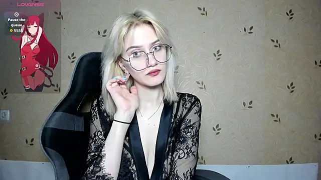 NicoleDaviss online show from 07/25/26, 07:11