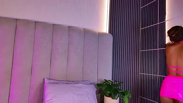 AlessiaAuren online show from 04/15/26, 08:20