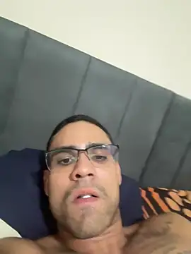 Snapshot of machoputo chatting on 02/27/26, 02:00 machoputo online show from 02/27/26, 02:00