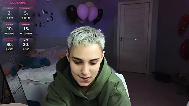 LuxuryLoverss online show from 03/25/26, 11:16