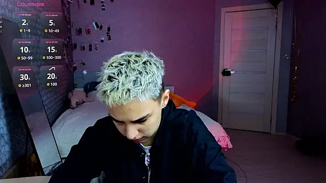 LuxuryLoverss online show from 04/10/26, 11:04