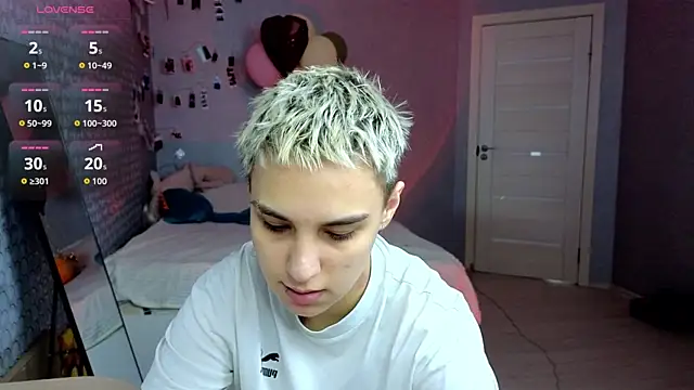 LuxuryLoverss online show from 04/11/26, 11:03