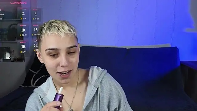LuxuryLoverss online show from 06/20/26, 11:13