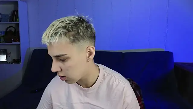 LuxuryLoverss online show from 06/24/26, 11:20