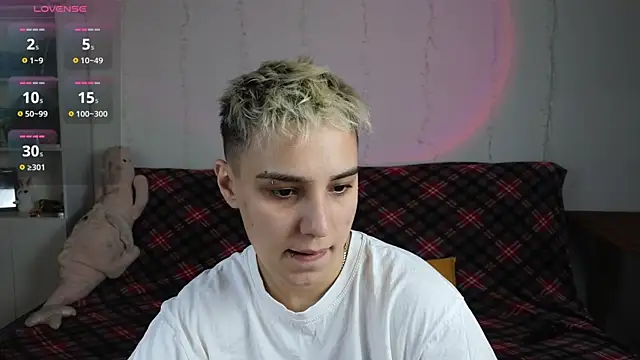 LuxuryLoverss online show from 06/26/26, 11:03