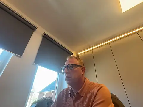 Red Spike71 online show from 04/24/26, 09:56