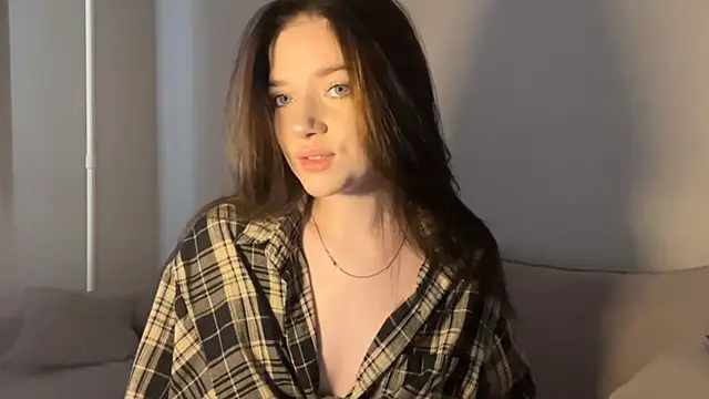 Snapshot of LiraVanta chatting on 02/25/26, 08:35 LiraVanta online show from 02/25/26, 08:35