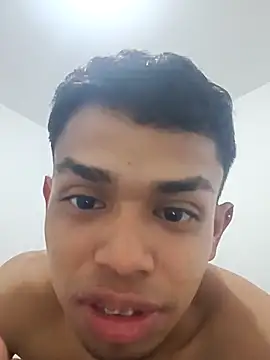 Snapshot of Lluviadeorohd chatting on 02/27/26, 03:28 Lluviadeorohd online show from 02/27/26, 03:28