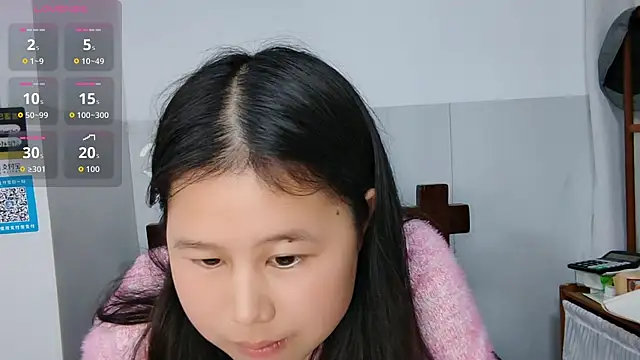 Snapshot of Hannah-33 chatting on 02/24/26, 10:24 Hannah-33 online show from 02/24/26, 10:24