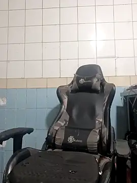 boyp3netrat0r online show from 04/10/26, 11:42