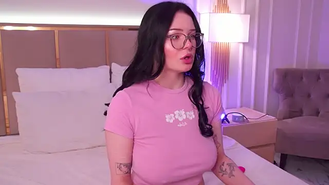 CindyMil online show from 04/22/26, 06:16