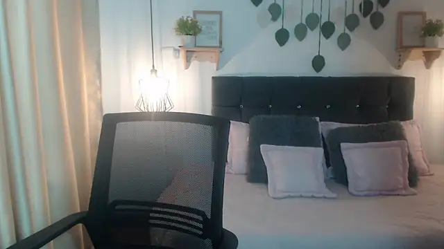 Emma hassani online show from 03/30/26, 02:07