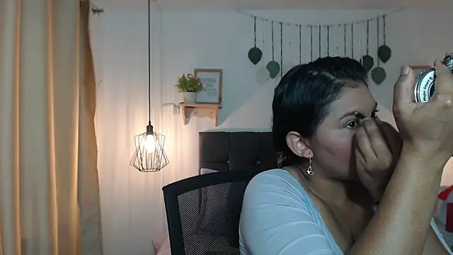 Emma hassani online show from 04/06/26, 01:56