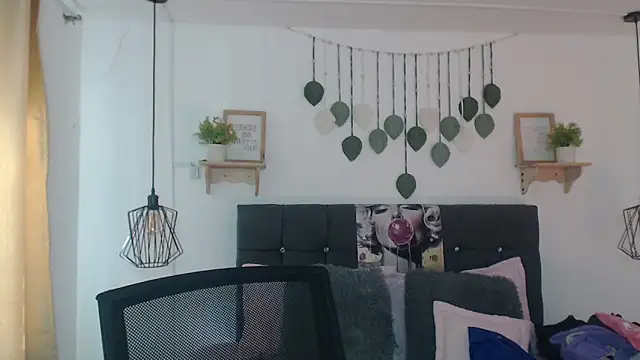 Emma hassani online show from 04/08/26, 02:06