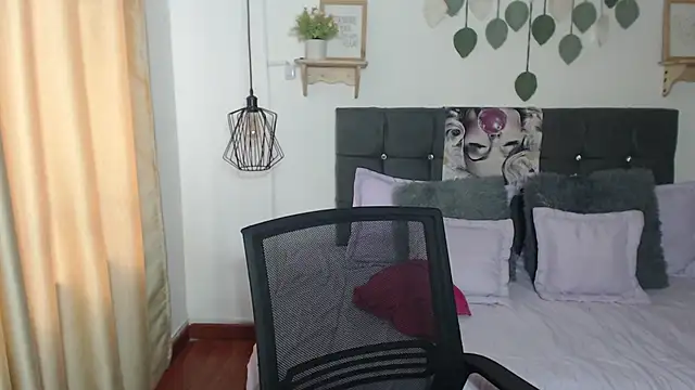 Emma hassani online show from 04/11/26, 02:10