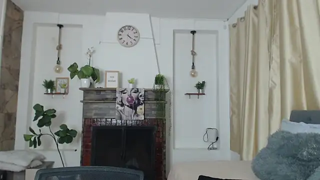 Emma hassani online show from 04/23/26, 01:24