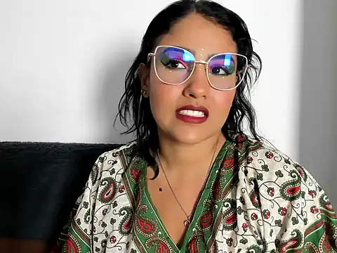 Snapshot of TatyGomez_ chatting on 05/19/26, 03:35 TatyGomez online show from 05/19/26, 03:35