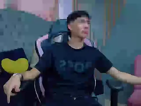 Snapshot of AronTawers chatting on 02/25/26, 09:13 AronTawers online show from 02/25/26, 09:13