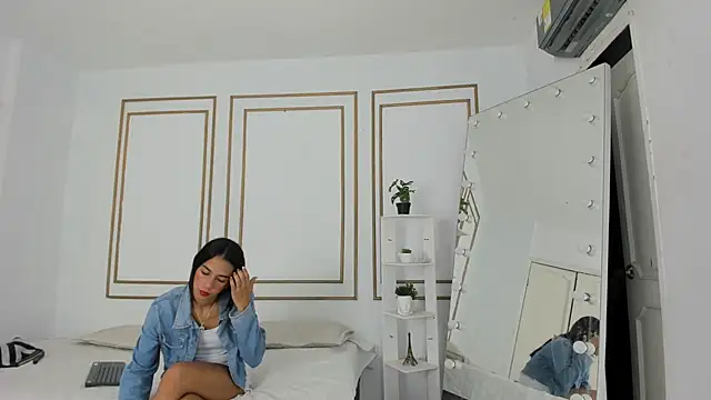 emily gaviria1 online show from 03/26/26, 12:11