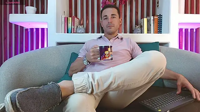 Adams Sanz online show from 03/27/26, 07:24