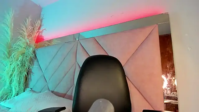 Alanah connory online show from 06/18/26, 04:00
