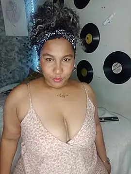 Snapshot of medusafox_ chatting on 06/19/26, 05:01 medusafox online show from 06/19/26, 05:01